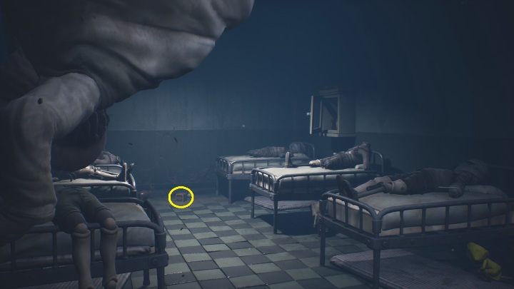 Twoim zadaniem jest przedostanie się po klocek, który leży przy samej ścianie - Little Nightmares 2: Ucieczka - solucja, opis przejścia - Little Nightmares 2 - poradnik do gry