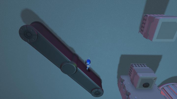 Aby przeskoczyć w lewo, wejdź na równoważnię i przechyl ją w odpowiednią stronę - Astros Playroom: Plac CPU - solucja, opis przejścia - Astros Playroom - poradnik do gry