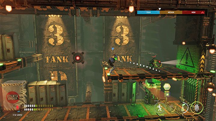 W dolnym korytarzu w taki sam sposób musimy korzystać z granatów żeby unikać wykrycia przez jeżdżąca maszynę - Oddworld Soulstorm: Przeprawa przez Tank Row 3D, Phat Station - solucja - Oddworld Soulstorm - poradnik do gry