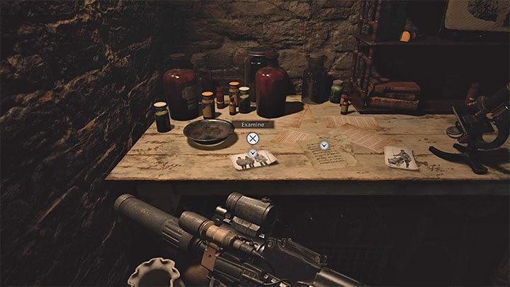 List leży na stole obok fotografii - Resident Evil Village: Finał, płonąca wioska - Akta (Files), lista - Resident Evil Village - poradnik do gry