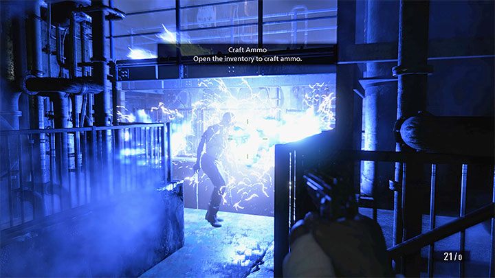 3) Ogłuszać Soldatów - Przydają się do tego urządzenia elektryczne pojawiające się w niektórych pomieszczeniach fabryki - Resident Evil Village: Przeciwnicy Soldat - jak pokonać? - Resident Evil Village - poradnik do gry