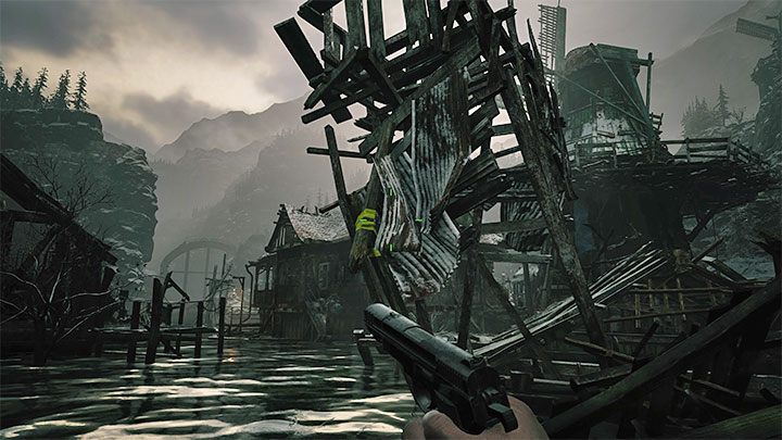 Kontynuujcie przeprawę i pamiętajcie o tym, że nie musicie się śpieszyć jeśli stoicie na stabilnym obiekcie - Resident Evil Village: Przeprawa przez zbiornik, unikanie ryby - solucja - Resident Evil Village - poradnik do gry
