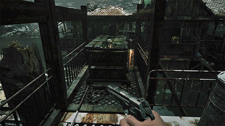 Dotrzecie do nowego większego wraku budynku - Resident Evil Village: Przeprawa przez zbiornik, unikanie ryby - solucja - Resident Evil Village - poradnik do gry