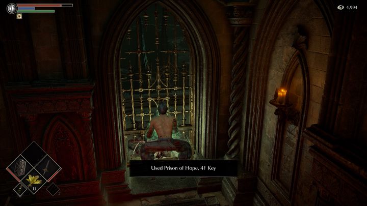 Po otworzeniu drzwi, udajcie się w prawo, zbierzcie przedmiot, który znajduje się za trumnami, następnie otwórzcie kolejne drzwi - Demons Souls Remake: Więzienie Nadziei (3-1) - solucja, opis przejścia - Demons Souls Remake - poradnik do gry