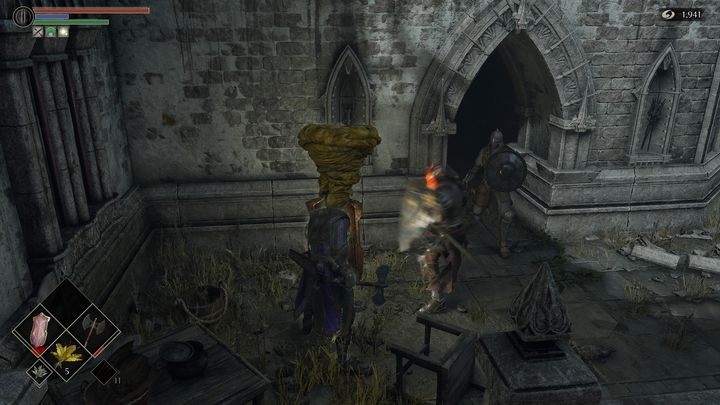 Po prawej stronie od schodów znajduje się wejście do środka pomieszczenia - Demons Souls Remake: Wewnętrzny Dziedziniec (1-3) - solucja, opis przejścia - Demons Souls Remake - poradnik do gry