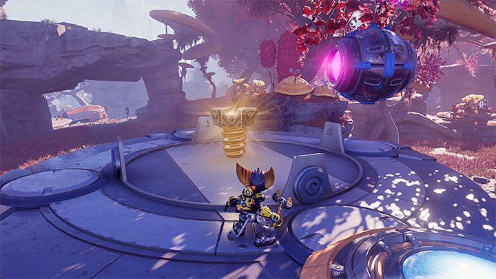 Ostatni krok to ustawienie się na płycie naciskowej żeby wyłączyć pole siłowe otaczające znajdźkę - Ratchet & Clank Rift Apart: Savali - znajdźki, lista wszystkich, mapa - Ratchet & Clank Rift Apart - poradnik do gry