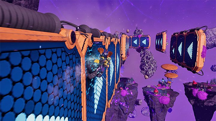 Do zaliczenia jest tor przeszkód, który wymusza częste przebieganie po bocznych platformach z pionowymi ścianami - Ratchet & Clank Rift Apart: Savali - znajdźki, lista wszystkich, mapa - Ratchet & Clank Rift Apart - poradnik do gry