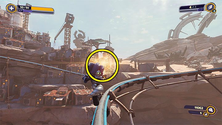 Podczas korzystania z szyn wyczekujcie momentu, w którym będzie mogli przyciągnąć się do szczeliny pokazanej na dołączonym obrazku - Ratchet & Clank Rift Apart: Torren IV - znajdźki, lista wszystkich, mapa - Ratchet & Clank Rift Apart - poradnik do gry