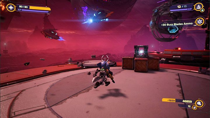 Obszar walk jest dość rozległy, tak więc możecie (i powinniście) dużo się przemieszczać - Ratchet & Clank Rift Apart: Królewska eskorta, Viceron - jak pokonać? - Ratchet & Clank Rift Apart - poradnik do gry