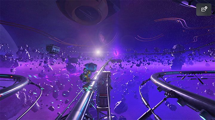 Możecie zająć się opcjonalnie zbadaniem obu bocznych szyn, dzięki czemu natraficie na nowe skrzynie nadające się do zniszczenia - Ratchet & Clank Rift Apart: Naprawienie anomalii i dotarcie do wiertła - solucja - Ratchet & Clank Rift Apart - poradnik do gry