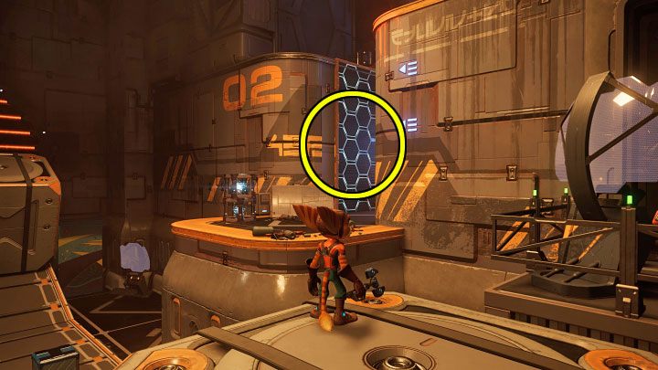 W pierwszej hali Waszym zadaniem jest dotarcie do widocznych w oddali pionowych ścian do odbijania się - Ratchet & Clank Rift Apart: Eksploracja targowiska i fabryki - solucja - Ratchet & Clank Rift Apart - poradnik do gry