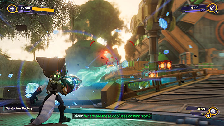Po dotarciu w okolice fabryki ustalicie, że Mortowie (przyjaźnie nastawieni mieszkańcy Sargasso) atakowani są przez zbirów podległych Nefariousowi - Ratchet & Clank Rift Apart: Bagna i dotarcie do fabryki Mortów - solucja - Ratchet & Clank Rift Apart - poradnik do gry