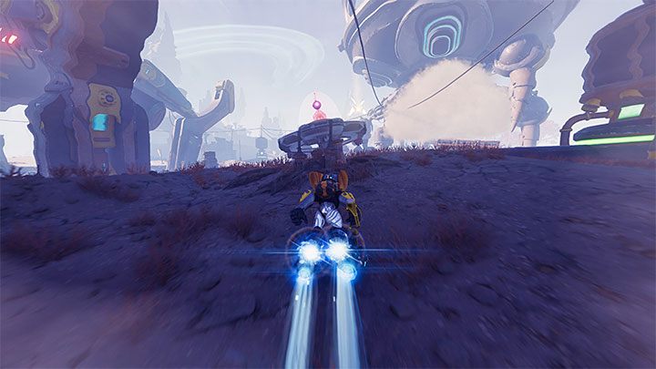 Dla przypomnienia do rozgrywania scen pościgów za UFO musicie używać lotobutów (przytrzymywanie R1) - Ratchet & Clank Rift Apart: Zdobycie wiedzy lombaków - solucja, kapliczki - Ratchet & Clank Rift Apart - poradnik do gry