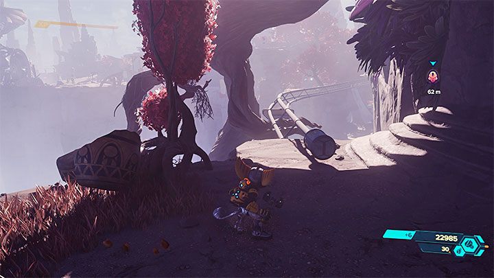 Po tym jak po raz ostatni skorzystacie z opcji przyciągnięcia się do szczeliny znajdziecie się obok pokazanej na obrazku szyny - Ratchet & Clank Rift Apart: Zdobycie wiedzy lombaków - solucja, kapliczki - Ratchet & Clank Rift Apart - poradnik do gry