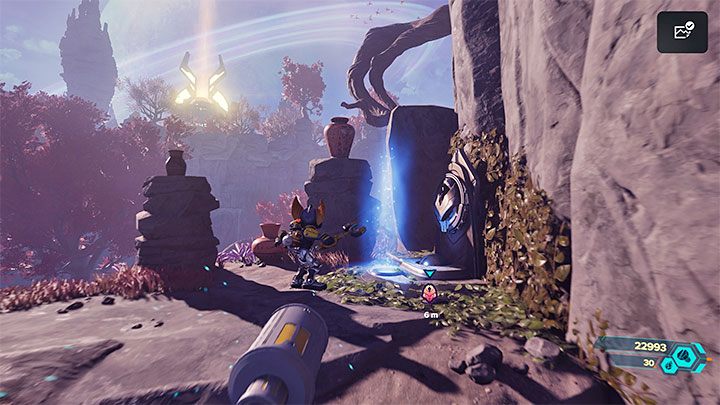 Dzięki zaliczonej przejażdżce na szynie dotrzecie do skalnej półki z kapliczką - Ratchet & Clank Rift Apart: Zdobycie wiedzy lombaków - solucja, kapliczki - Ratchet & Clank Rift Apart - poradnik do gry