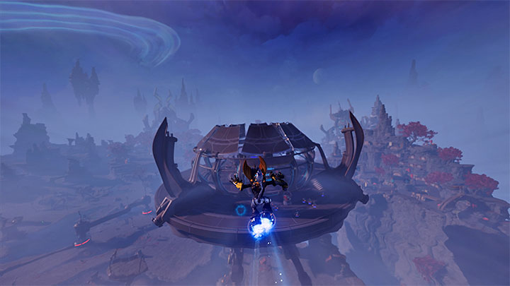 Zacznijcie korzystać z lotobutów i najeżdżajcie dodatkowo na platformy ze strzałkami żeby się jeszcze bardziej rozpędzić - Ratchet & Clank Rift Apart: Dostanie się do Archiwum - solucja - Ratchet & Clank Rift Apart - poradnik do gry