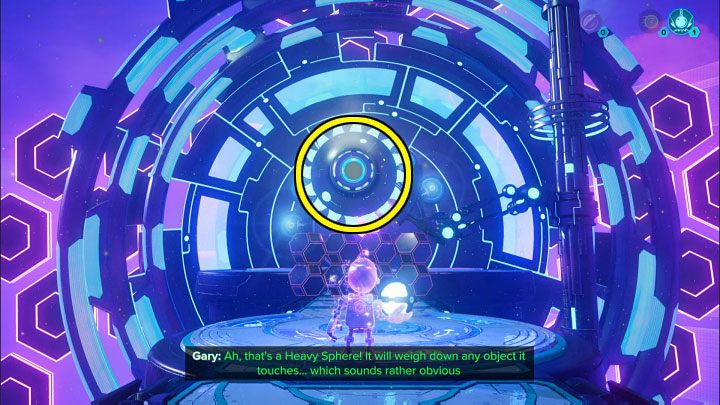 Pozostańcie w miejscu zdobycia drugiej ciężkie sfery i rzućcie nią w zaznaczony na obrazku górny slot pracującego wentylatora - Ratchet & Clank Rift Apart: Clank, Blizar Prime - rozwiązania zagadek, lista - Ratchet & Clank Rift Apart - poradnik do gry