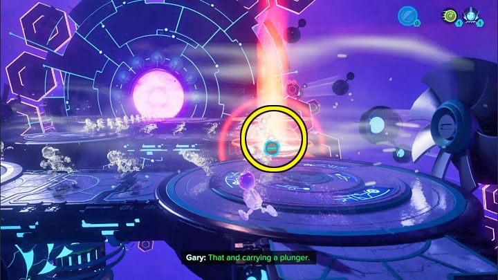 Wyruszcie w stronę miejsca startu i umieśćcie sferę podniesienia w slocie zaznaczonym na obrazku, czyli tym, przez który przebiegają projekcje - Ratchet & Clank Rift Apart: Clank, Blizar Prime - rozwiązania zagadek, lista - Ratchet & Clank Rift Apart - poradnik do gry