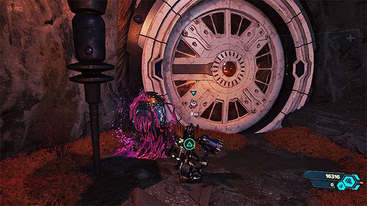 Druga nieobowiązkowa scena to terminal odnajdywany w katakumbach (północno-zachodnia część mapy) podczas powrotu na Savali w dalszej części kampanii - Ratchet & Clank Rift Apart: Główny wirus, scena Usterki - jak pokonać? - Ratchet & Clank Rift Apart - poradnik do gry