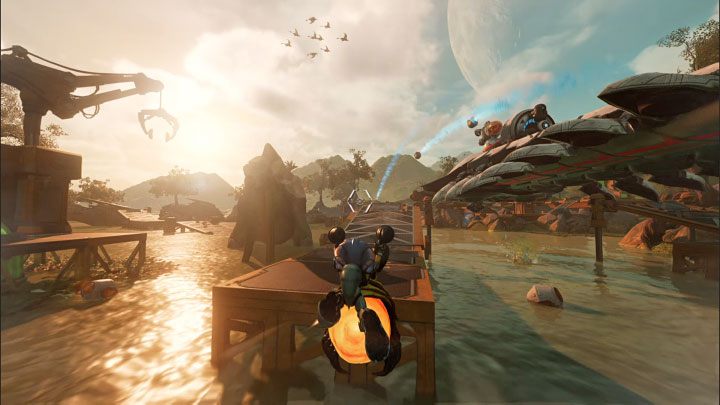 Podczas pościgu przejedźcie z włączonym dopalaczem po dwóch rampach i po dalekim locie wylądujcie ponownie na grzbiecie bossa - Ratchet & Clank Rift Apart: Troponoga, Sargasso - jak pokonać bossa? - Ratchet & Clank Rift Apart - poradnik do gry
