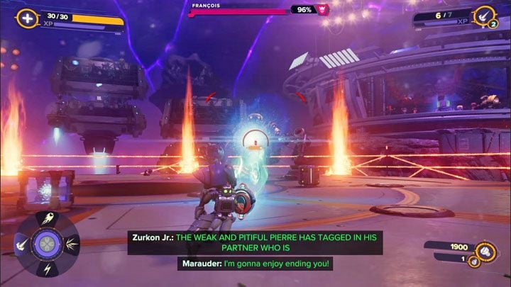 W trakcie rozgrywania pojedynku z Francois podobnie do innych starć z bossami dobrze jest używać broni skutecznych na średnim i dużym dystansie - Ratchet & Clank Rift Apart: Francois, Chmura Szczątków Scarstu - jak pokonać? - Ratchet & Clank Rift Apart - poradnik do gry