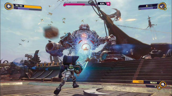 Do atakowania bossa możecie używać różnych broni - Ratchet & Clank Rift Apart: Zresetowanie Naprawiacza - solucja - Ratchet & Clank Rift Apart - poradnik do gry