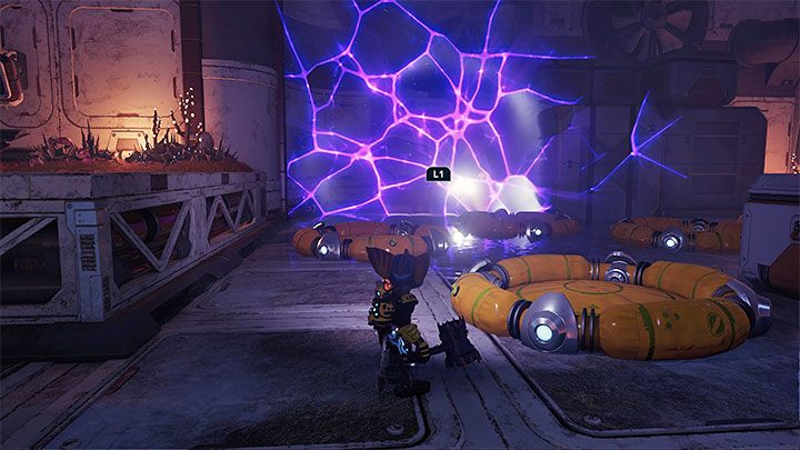 Znajdziecie się w mroźnej, niezamieszkałej wersji stacji Kadaro - Ratchet & Clank Rift Apart: Naprawienie kuźni - solucja - Ratchet & Clank Rift Apart - poradnik do gry