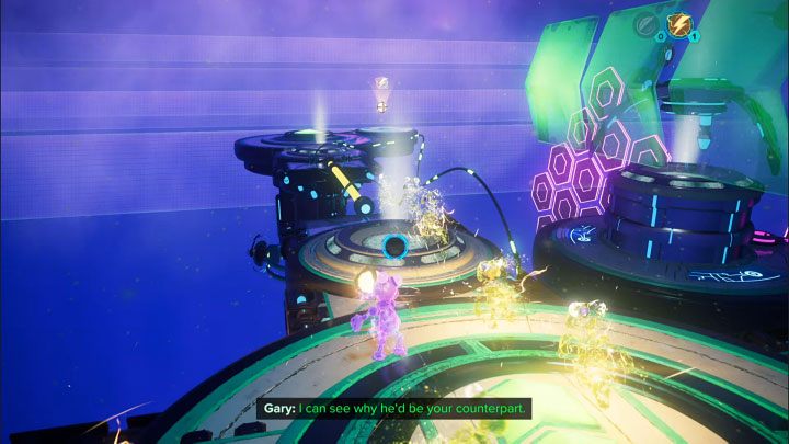 Nowe miejsce użycia elektrycznej sfery jest po lewej stronie (powyższy obrazek) i tak jak wcześniej dotknijcie kabla żeby Kit dotarła na drugi koniec - Ratchet & Clank Rift Apart: Ochrona Mortów i uwolnienie Troponogi - solucja - Ratchet & Clank Rift Apart - poradnik do gry