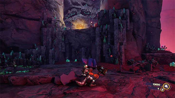 Centrum wydobywcze jest w środkowej części mapy, przy czym nie możecie do niego łatwo dotrzeć idąc w linii prostej - Ratchet & Clank Rift Apart: Wyłączenie blokady i dotarcie do górników - solucja - Ratchet & Clank Rift Apart - poradnik do gry