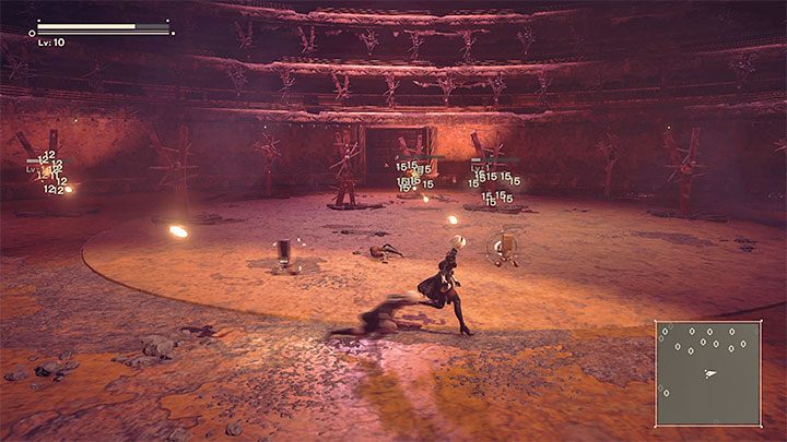 Boss chwilowo schowa się na scenie i oznacza to, że musicie atakować martwe androidy, które pojawiły się na arenie - NieR Automata: 4 Rozdział, Route A - solucja, opis przejścia - NieR Automata - poradnik do gry