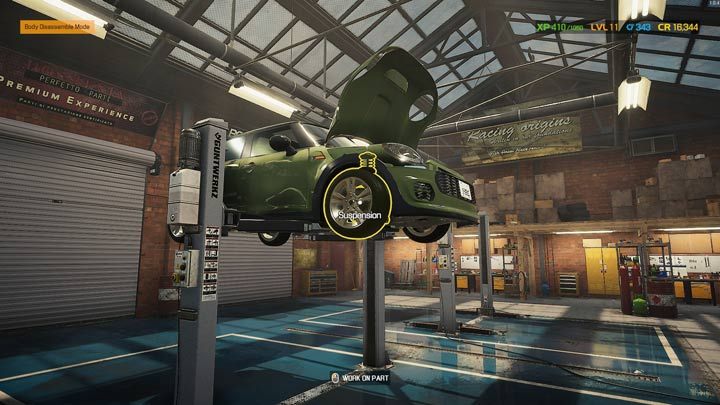 Поднятая машина обеспечивает доступ к передней и задней подвеске - Car Mechanic Simulator 2021: Замена деталей - Руководство по игре Car Mechanic Simulator 2021