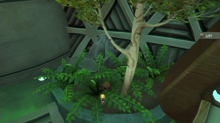 Tę kartę znajdziecie w wielkiej doniczce, w której zasadzone są niskie rośliny oraz drzewo - Psychonauts 2: PSI Challenge Card, The Motherlobe - gdzie znaleźć? - Psychonauts 2 - poradnik do gry