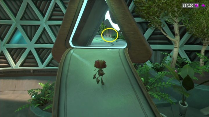 Ta karta wisi w powietrzu, na drodze do klasy, w której macie mieć zajęcia - Psychonauts 2: PSI Challenge Card, The Motherlobe - gdzie znaleźć? - Psychonauts 2 - poradnik do gry