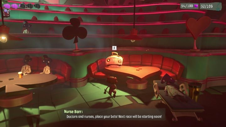 Ten bagaż leży na stole, zaraz po wejściu do Cardiology - Psychonauts 2: Emotional Baggage, Hollis Hot Streak - gdzie znaleźć? - Psychonauts 2 - poradnik do gry