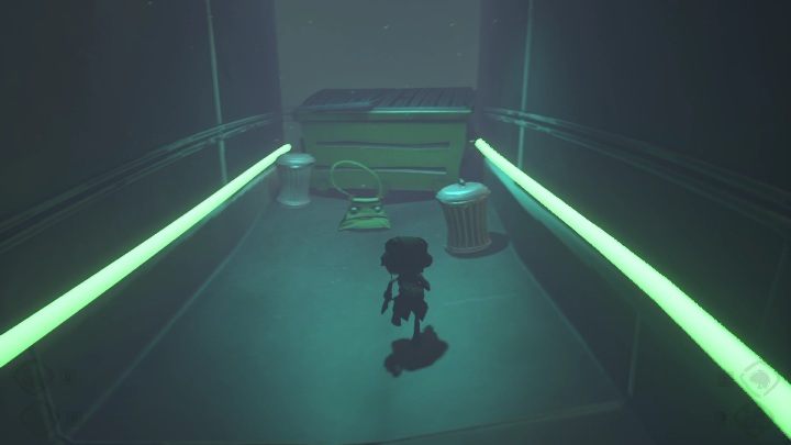 Ten bagaż czeka na Was w wąskim korytarzu, po lewej stronie lokacji - Psychonauts 2: Emotional Baggage, Hollis Hot Streak - gdzie znaleźć? - Psychonauts 2 - poradnik do gry