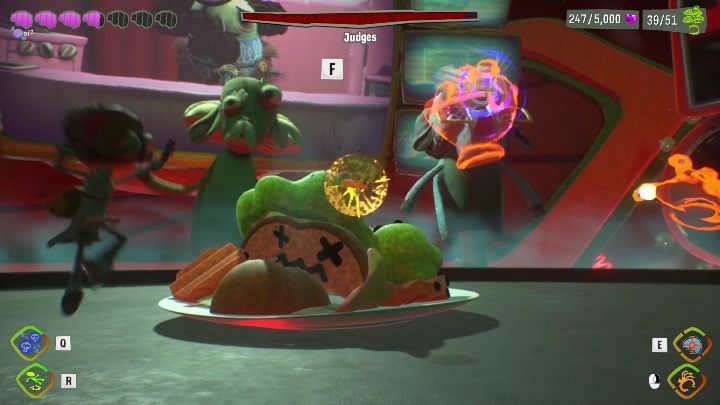 Po pokonaniu mniejszych przeciwników na arenie pojawi się talerz z jedzeniem - Psychonauts 2: Judges boss - jak pokonać? - Psychonauts 2 - poradnik do gry