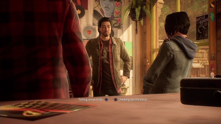 Ryan dzielnie zasłoni winyl, abyście mogli schować go w torbie - Life is Strange True Colors: Sklep z winylami - solucja, opis przejścia - Life is Strange True Colors - poradnik do gry