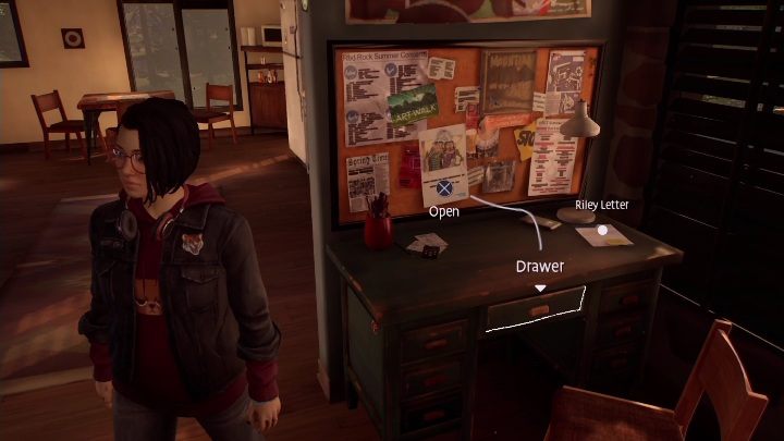 Idąc dalej natkniecie się na biurko - Life is Strange True Colors: Eksploracja mieszkania - solucja, opis przejścia - Life is Strange True Colors - poradnik do gry