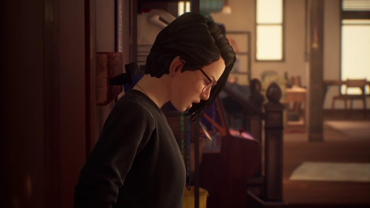 Alex ucieknie z baru i schowa się w mieszkaniu - Life is Strange True Colors: Spotkanie ze Steph - solucja, opis przejścia - Life is Strange True Colors - poradnik do gry