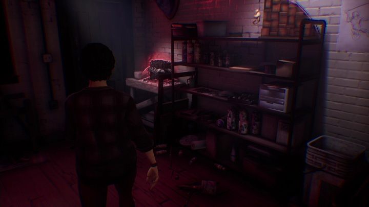 Po prawej stronie, zaraz obok regału, leży praca, która przywoła oskarżenia i niechęć do Ryana - Life is Strange True Colors: Charlotte - solucja, opis przejścia - Life is Strange True Colors - poradnik do gry