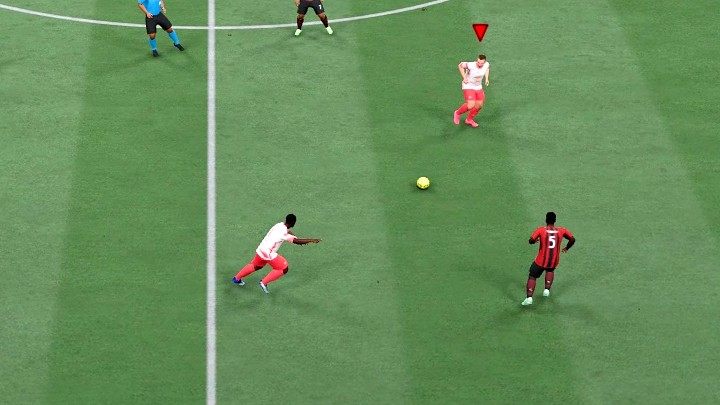 Gra z klepki to bardzo skuteczny sposób na rozbicie defensywy przeciwnika - FIFA 22: Atak pozycyjny i kontra - FIFA 22 - poradnik do gry