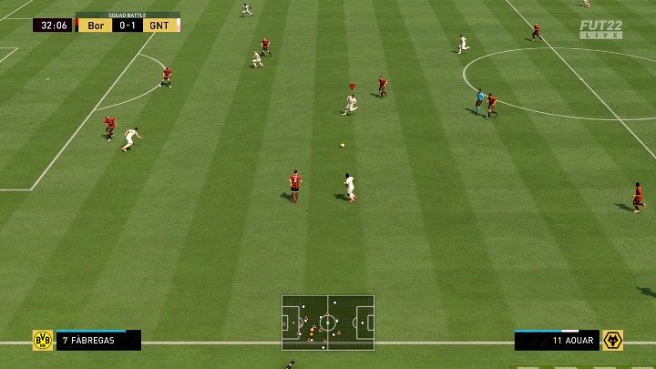 Przygotowanie ataku pozycyjnego w grze FIFA 22 wymaga wiele cierpliwości, dokładności i wykonania dużej ilości krótkich podań na małej przestrzeni - FIFA 22: Atak pozycyjny i kontra - FIFA 22 - poradnik do gry