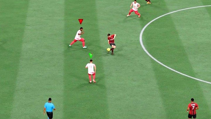 W FIFA 22 można korzystać z ulepszonej funkcji presji drugiego zawodnika - FIFA 22: Defensywa - techniki podstawowe - FIFA 22 - poradnik do gry