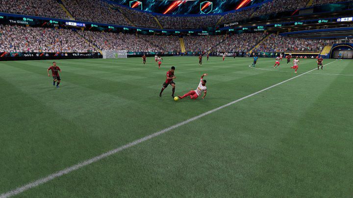 Wślizg to najbardziej ryzykowny sposób odbioru piłki w grze FIFA 22, który bardzo często kończy się upomnieniem, żółtą kartą, a niekiedy nawet czerwoną kartką i wykluczeniem zawodnika z dalszej gry - FIFA 22: Defensywa - techniki podstawowe - FIFA 22 - poradnik do gry