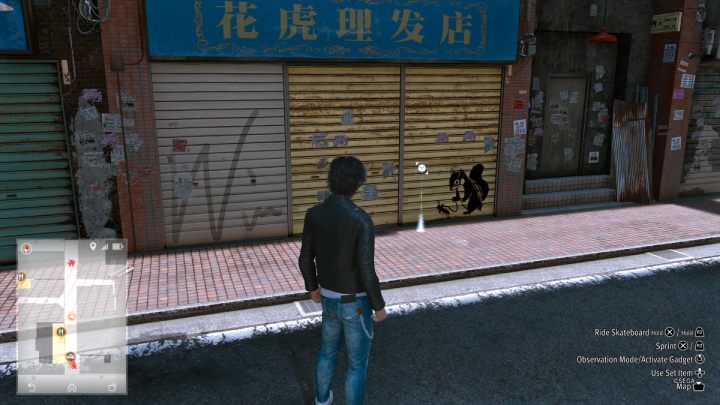 22 obrazek znajduje się na ścianie opuszczonego sklepu na Ijin Street - Lost Judgment: Squirrel search Isezaki Road - wszystkie wiewiórki, mapa - Lost Judgment - poradnik do gry