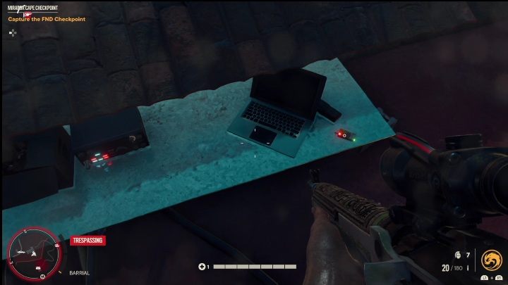 USB leży na dachu budynku, zaraz obok laptopa - Far Cry 6: Piosenki z Pendriveów - lista wszystkich, lokalizacja - Far Cry 6 - poradnik do gry