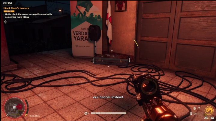 Tę skrzynię z bronią znajdziecie na niewielkim podniesieniu, zaraz obok tony kabli oraz plakatów waszego największego przeciwnika - Far Cry 6: Wyrzutnie, Unikalne bronie - lista - Far Cry 6 - poradnik do gry