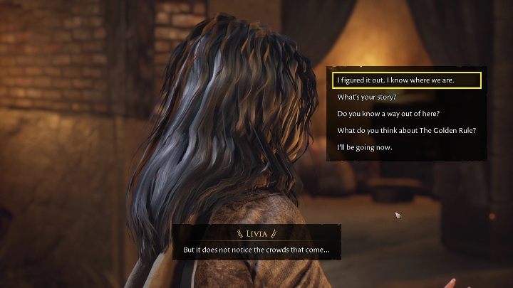 Kobieta z siwymi włosami stoi przy ognisku - The Forgotten City: Roman Plaque - solucja, opis przejścia - The Forgotten City - poradnik do gry