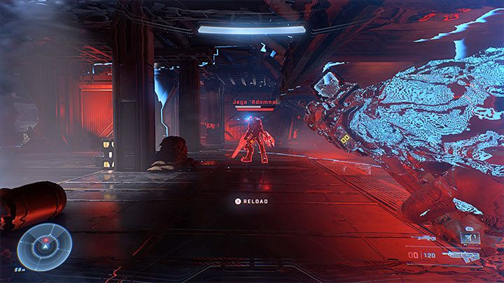 Jega Rdomnai jest jednym z Wygnańców wykorzystujących kamuflaż optyczny do utrudniania wykrycia przez Master Chiefa - Halo Infinite: Gmach Rozrachunku - solucja, opis przejścia - Halo Infinite - poradnik do gry