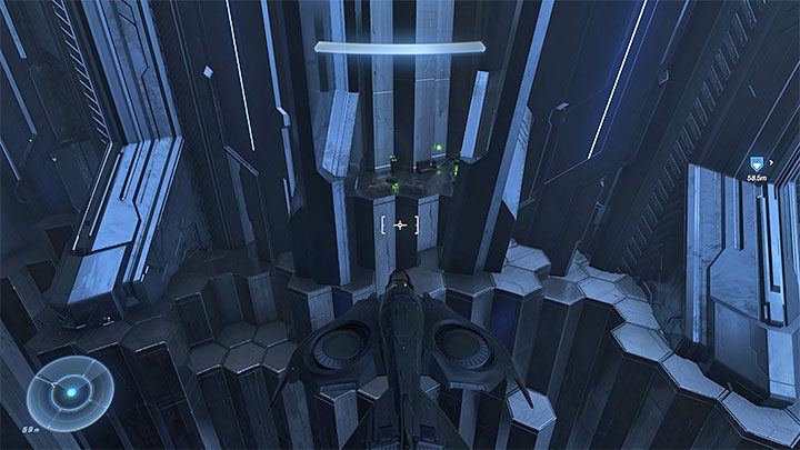 Znajdźkę odnajduje się na wyjątkowo nisko położonej półce z powyższego obrazka - Halo Infinite: Zbrojownie i rdzenie Spartan (Rekonstrukcja) - Halo Infinite - poradnik do gry